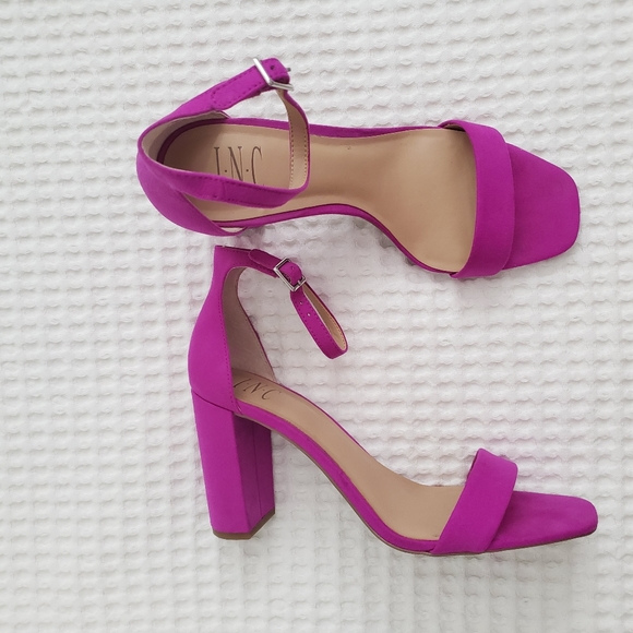 I.N.C. faux suede fuchsia ankle strap chunk heels 9 - Picture 4 of 15